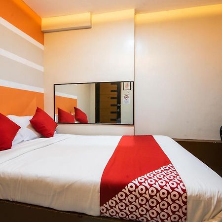 Oyo 475 Pearl Blossom Hotel Manille Extérieur photo